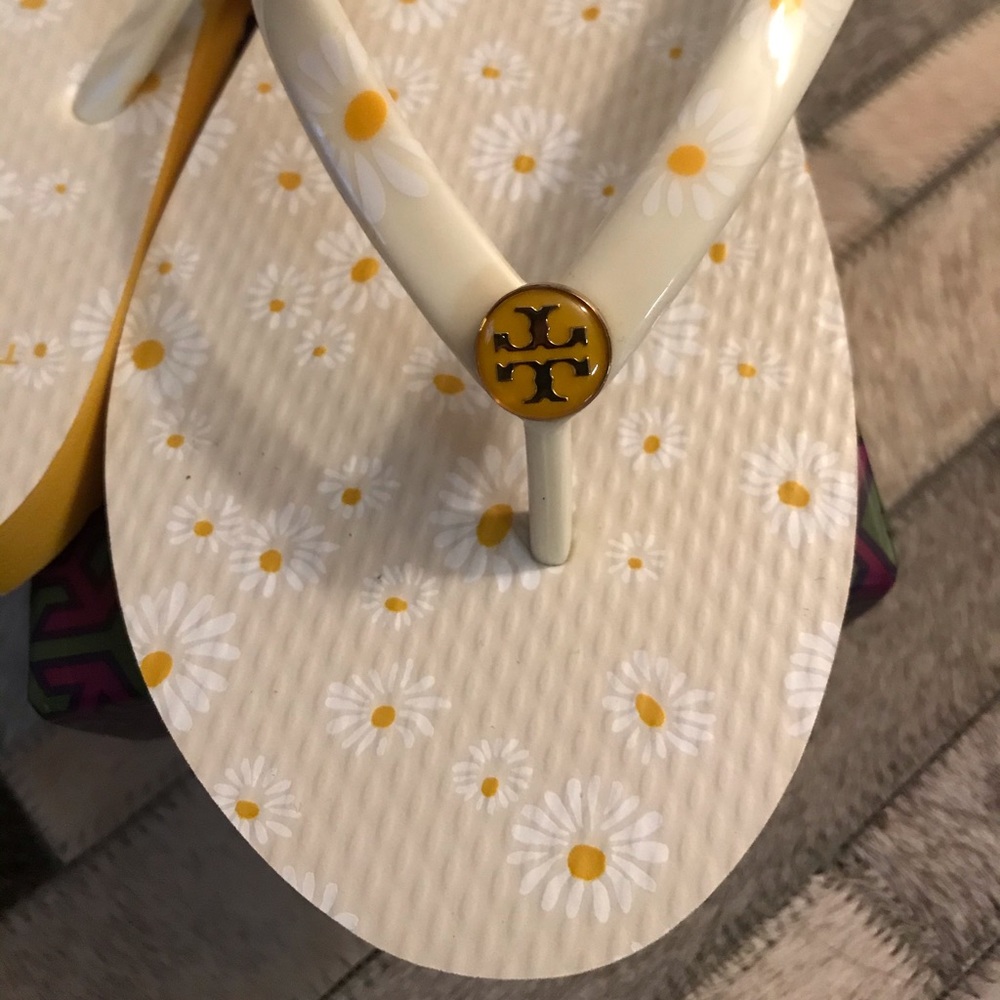 Brand NWT Tory Burch Daisy Flip Flops in Size 8